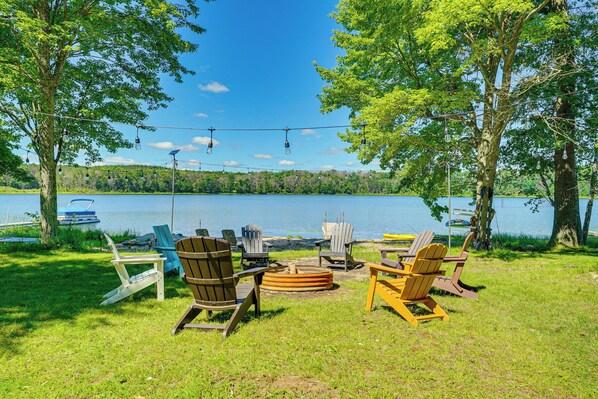 Bitely Vacation Rental | 2BR | 1BA | 936 Sq Ft | 3 Steps to Access