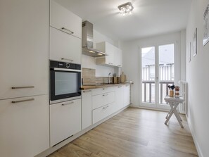 Fully equipped kitchen supported by an intense and bright white