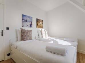 Second bedroom with two single beds