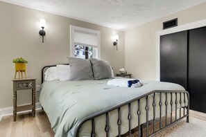 Bedroom 1 - King Bed