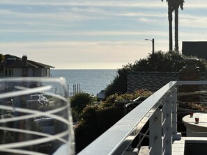 Just steps to the beach-The 25th Beach Retreat enjoys great views!