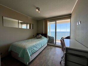 Dormitorio secundario con vistas al mar - Secondary dormitory with ocean view