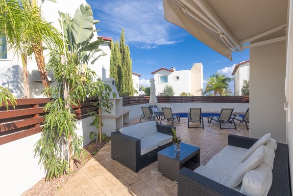 Villa KV30, Lovely 4BDR Pernera Villa, Close to the Beaches and Amenities