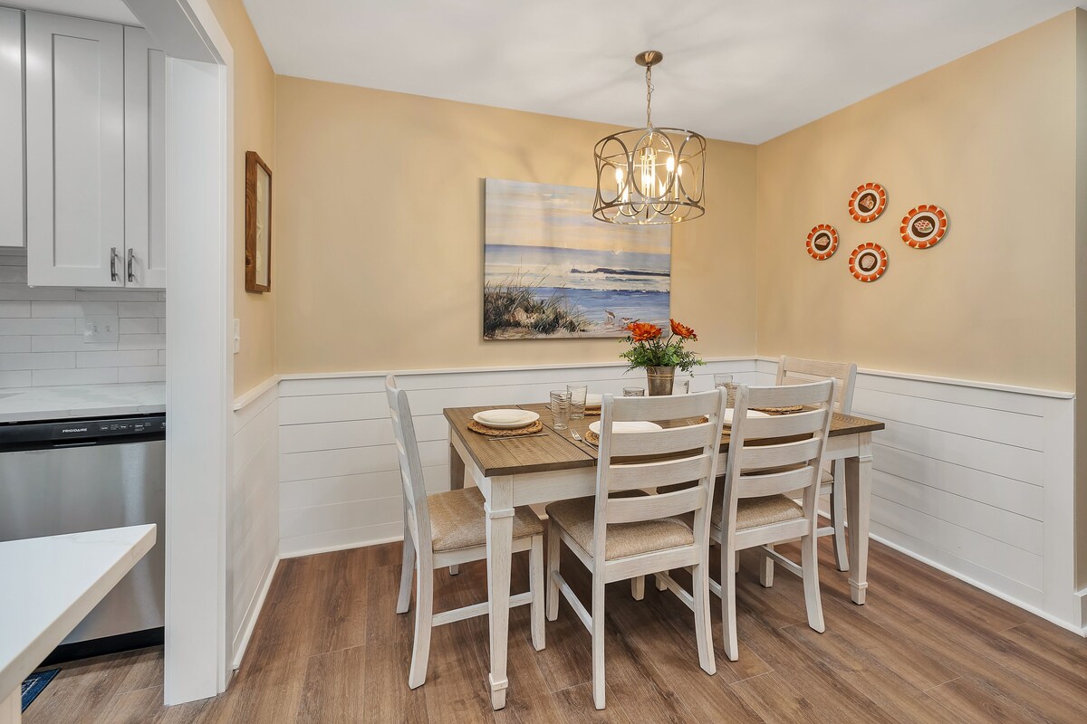 Updated second floor condominium with access to heated pool and tennis courts!