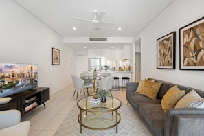 Living Room/Dining Area