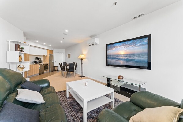 Living Room/Kitchen/Dining Area