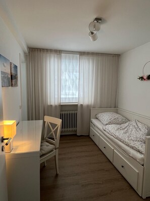 Kleines Schlafzimmer EG