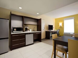 Kitchenette and dining table