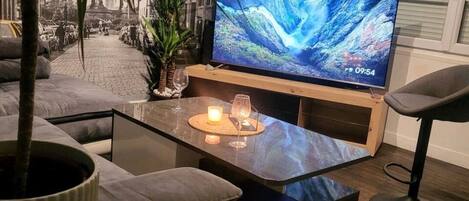 Salon cocooning spacieux 
grand écran 165 cm
Netflix et Wi Fi 