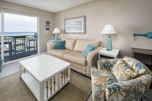 Living Room - Gather the family in the beach front living room and make some memories that will last a
lifetime!