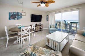 Living Room - Enjoy a movie with the whole family!