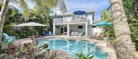 Ocean Breeze- Beautiful, Private Tropical Pool area to be enjoyed by all