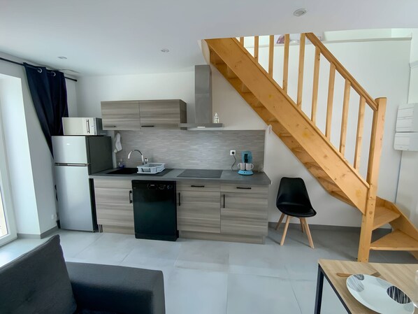 "Elegant Kitchen: Gray and Brown Tones, Equipped and Furnished"