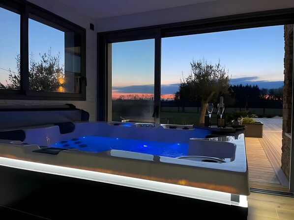 Absolute relaxation in the spa area overlooking the sunset