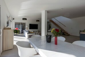 "Panoramic view of the dining table in the living room of Villa Chandon".