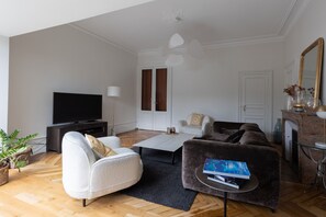 "Élégance Intime : Salon Invitant à la Quiétude"