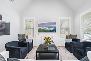 In a house that sleeps 6, enjoy spacious seating for 7 plus bench seating.