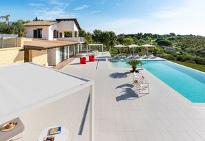 Autumn, Balcony / Terrace / Patio, Building Exterior, Outdoor, Pool, Spring, Summer