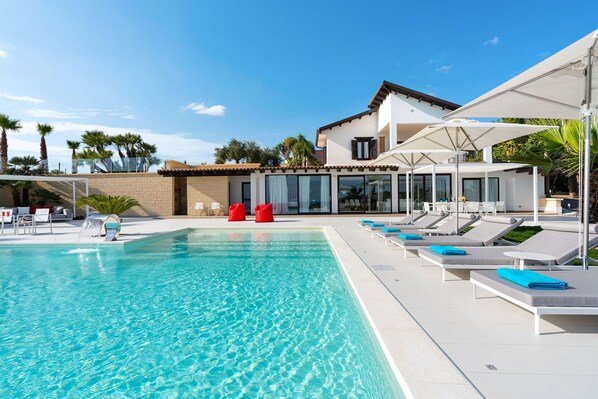 Autumn, Balcony / Terrace / Patio, Building Exterior, Outdoor, Pool, Spring, Summer