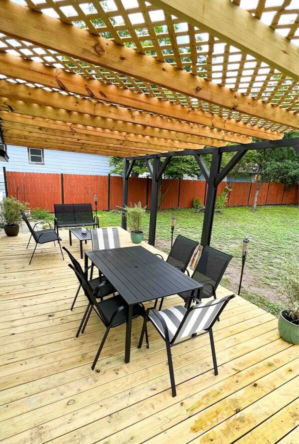 Outdoor dining