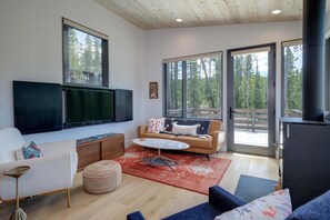Home Decor, Furniture, Indoors, Living Room, Screen