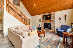 Living Room | Main Level | Smart TV | Fireplace