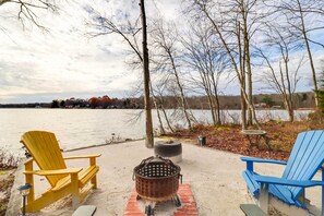 Lakefront Patio | Fire Pit | Outdoor Seating