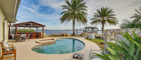 South Daytona Vacation Rental | 6BR | 4BA | 3,0009 Sq Ft | Step-Free Access