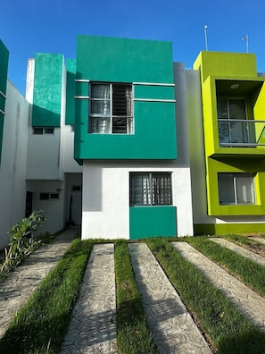 Casa 17 front