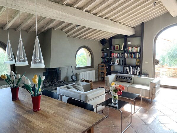 Le Rose living area