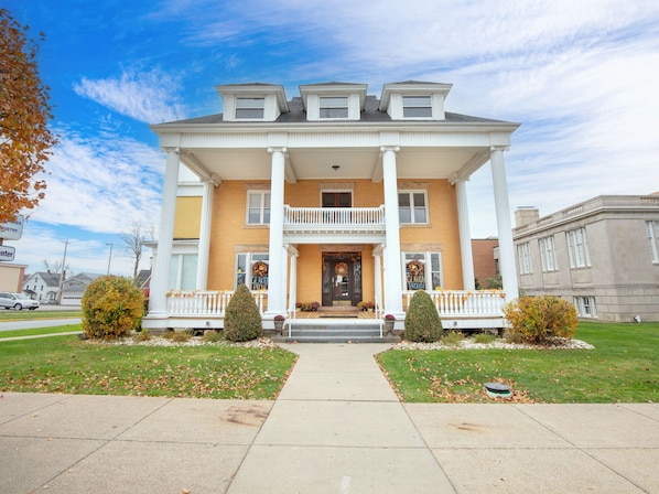 Front of the White Pillars