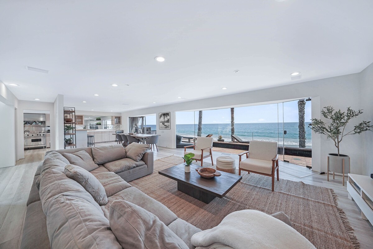 Malibu Private Beachfront Estate with Pool & Jacuzzi / 4 Bedroom