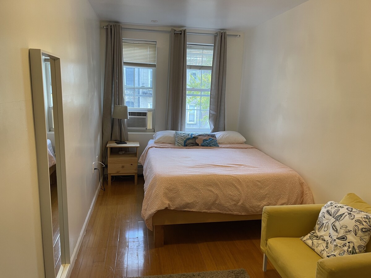 Huge Duplex minutes from Manhattan. Sleeps 12+!