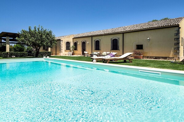 Autumn, Building Exterior, Garden, Outdoor, Pool, Spring, Summer
