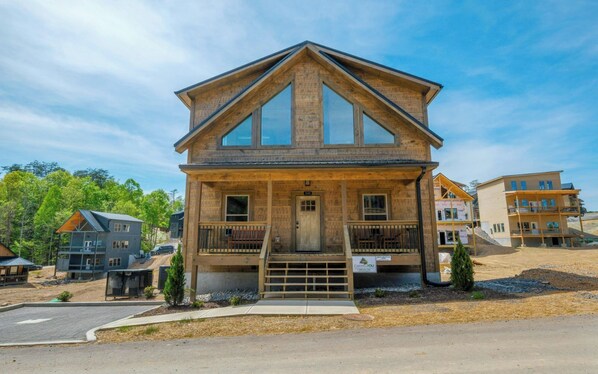Exterior View of Smoky Mountain Oasis