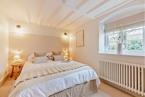 Rosewood Cottage Bedroom 2 - StayCotswold