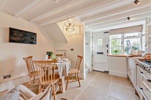 Rosewood Cottage Reception Room - StayCotswold