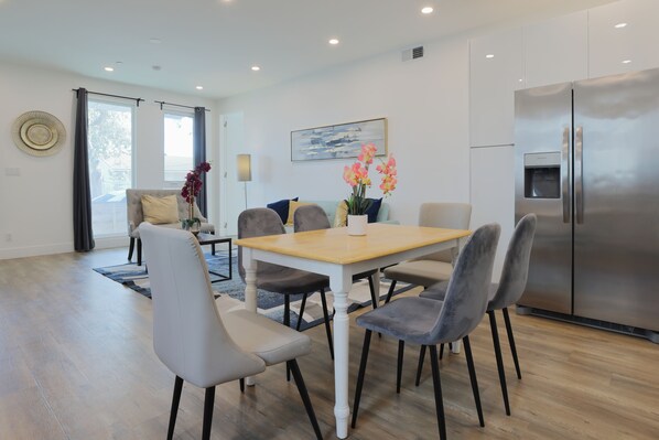 6 Seater Dining Area