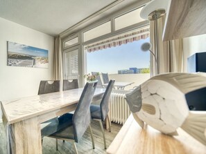 Essbereich am Fenster