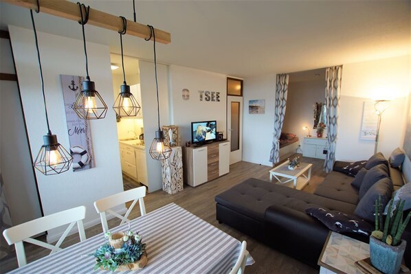 Wohnzimmer mit Essbereich