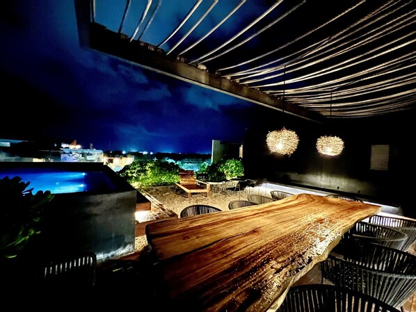 Outdoor dining