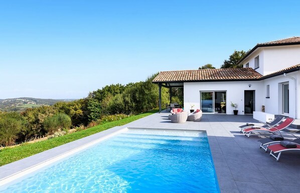 Piscine chauffée exposée sud!! 