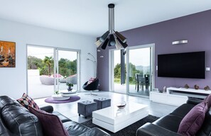 Grand living avec vue magnifique! 