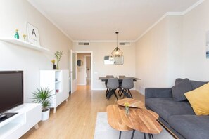 Living room with direct access to the balcony