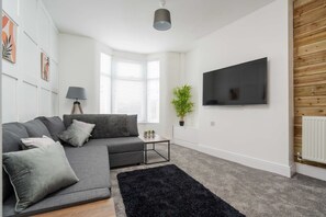 LIVING ROOM (1)