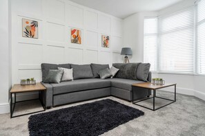 LIVING ROOM (2)