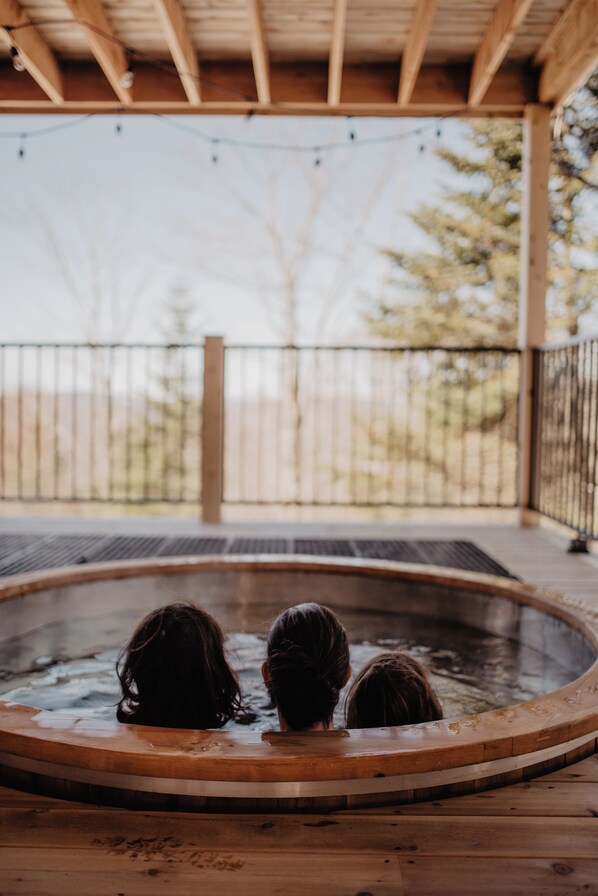 Outdoor spa tub