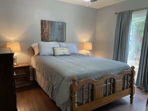 Queen bed in the main bedroom