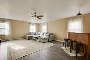 Living Room | Free WiFi (High Speed) | 70" Smart TV | Interior Steps Required