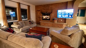 Comfortable living room to relax and enjoy time with your whole crew